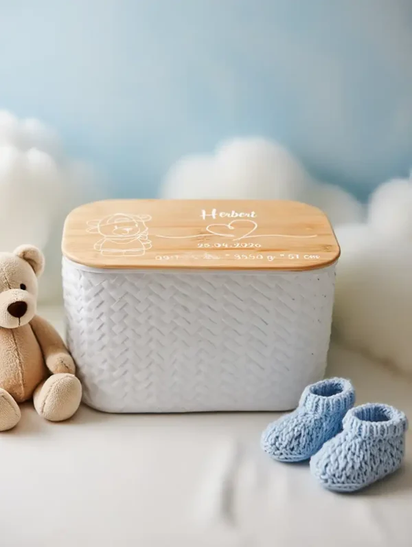Personalisierbare Babybox Premium mit Namen und Geburtsdatum – individuelle Geschenkidee von werk(t)raum33
