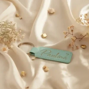 Personalisierter Schlüsselanhänger aus PU-Leder in verschiedenen Farben mit Herz-Gravur und Wunschname, edles Leder-Accessoire von werktraum33