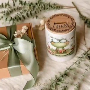 Personalisierte Keramik-Spardosen mit verschiedenen Tiermotiven und graviertem Bambusdeckel von werk(t)raum33.