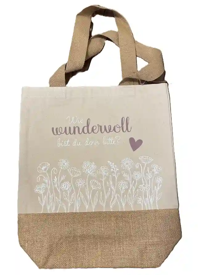 Robuste Einkaufstasche mit Jute-Applikation und Spruch „wie wundervoll bist du denn?“ mit kackender Möwe. | werktraum33